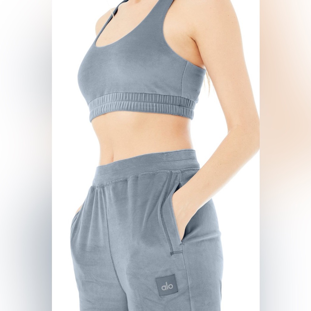 ALO Yoga Velour Glimmer Scoop Neck Bra - Steel Blue